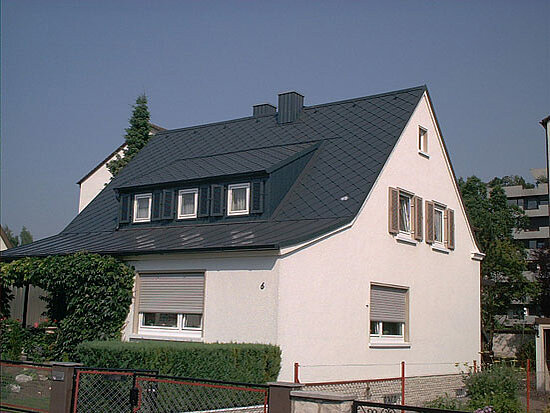 Prefa Falzschablone in Anthrazit Stucco, Wohnhaus im Havelweg in Pfuhl