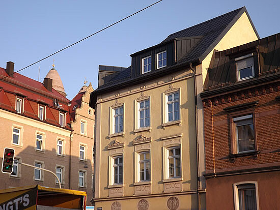 Prefa Dachplatte in Anthrazit P.10 Stucco, Wohn- und Geschäftshaus Karlstraße in Ulm